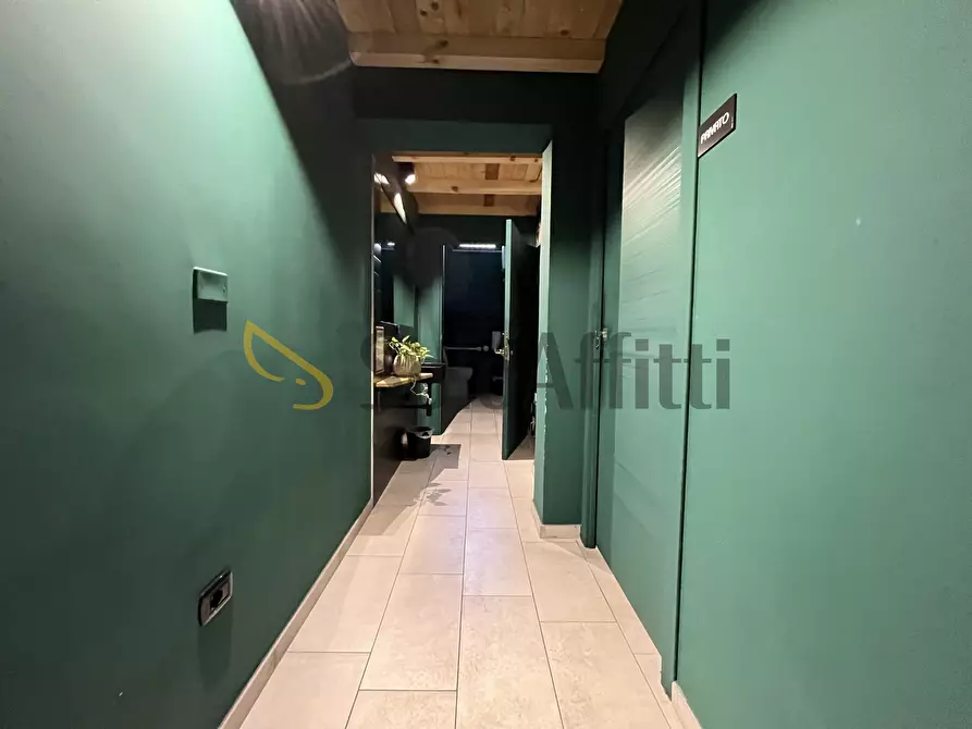 Immagine 8 di Locale commerciale in affitto  a Catanzaro