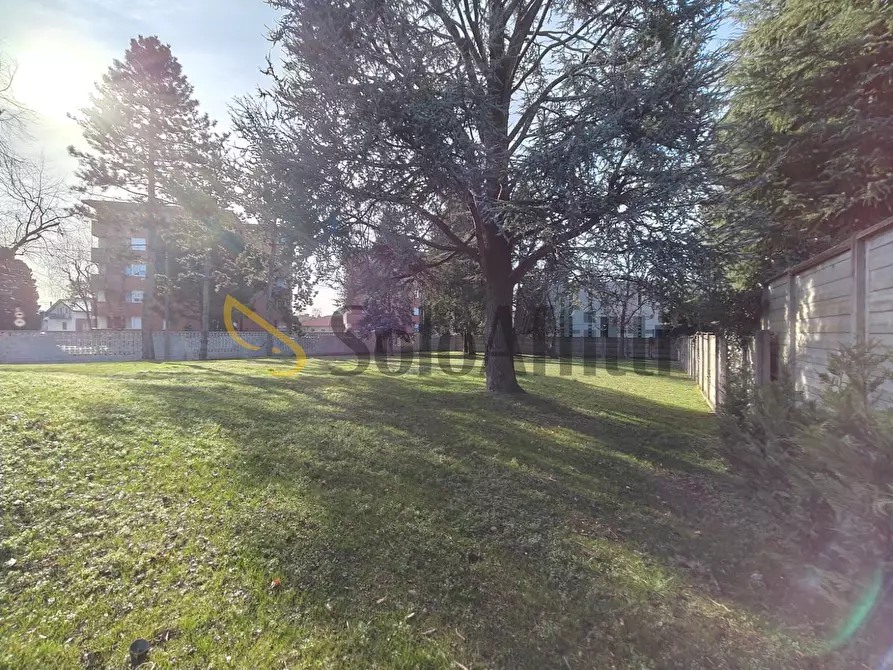 Immagine 42 di Villa in affitto  a Marnate