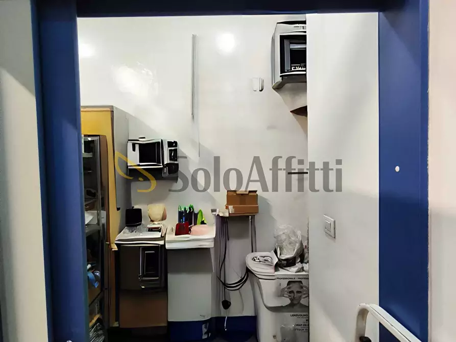 Immagine 7 di Locale commerciale in affitto  in Via Pietro Francesco Guala 112/A a Torino