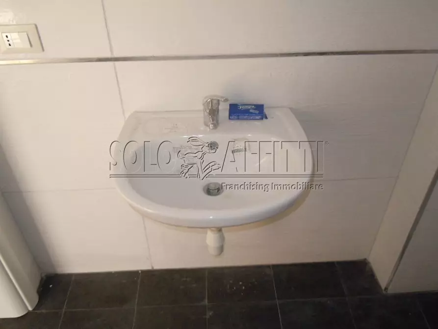 Immagine 8 di Ufficio in affitto  a Catanzaro