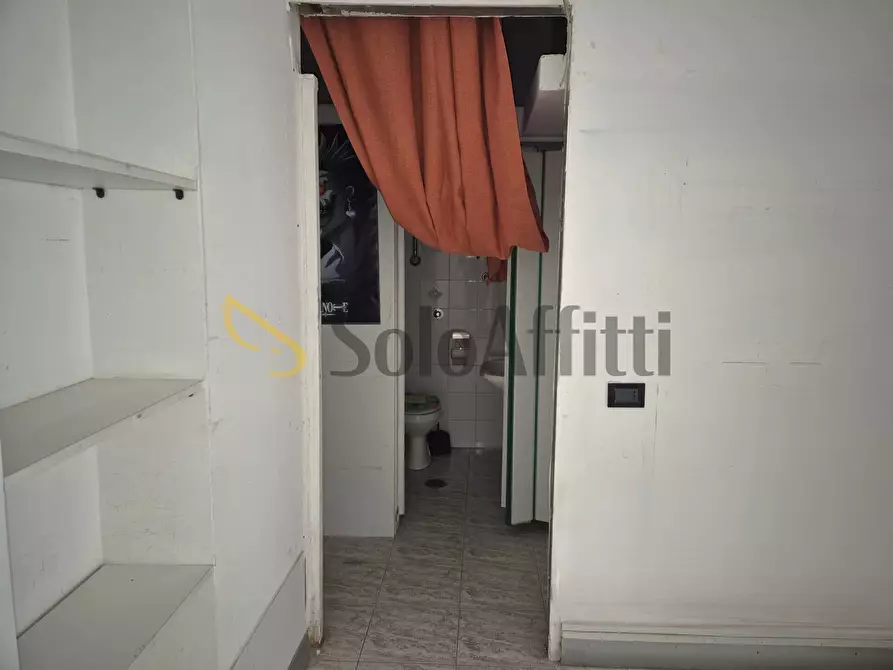 Immagine 5 di Locale commerciale in affitto  in Via Torrazzo 134 a Catanzaro