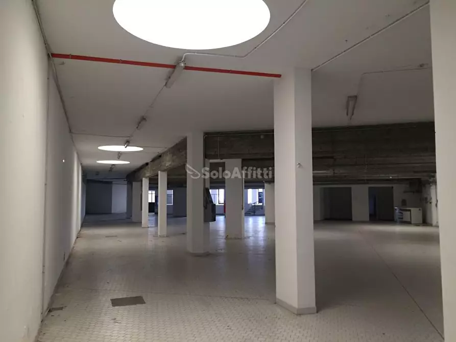 Immagine 13 di Locale commerciale in affitto  in Strada Cambiano 220 a Chieri