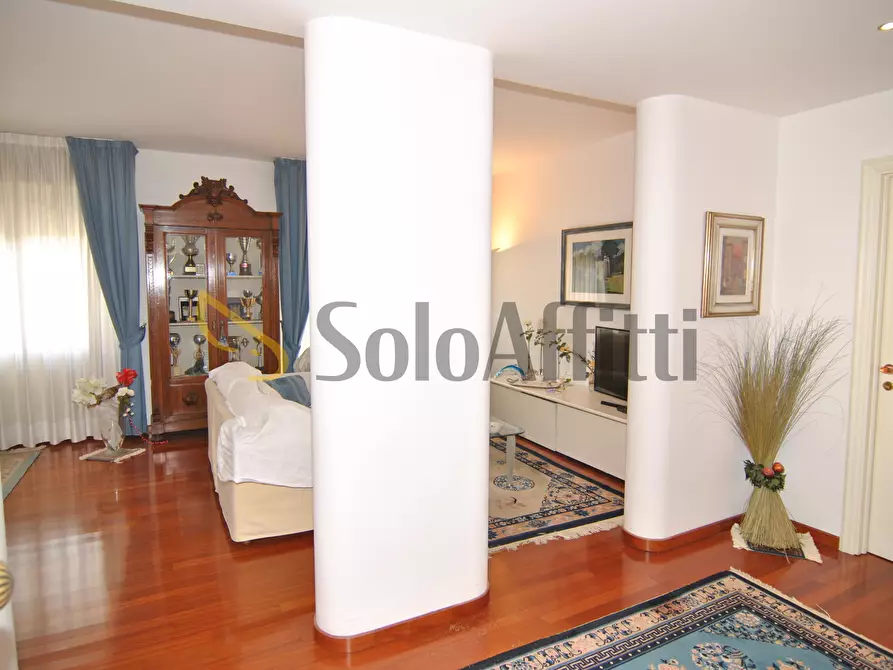 Immagine 2 di Quadrilocale in affitto  in Viale Giovanni Boccaccio 5 a Livorno