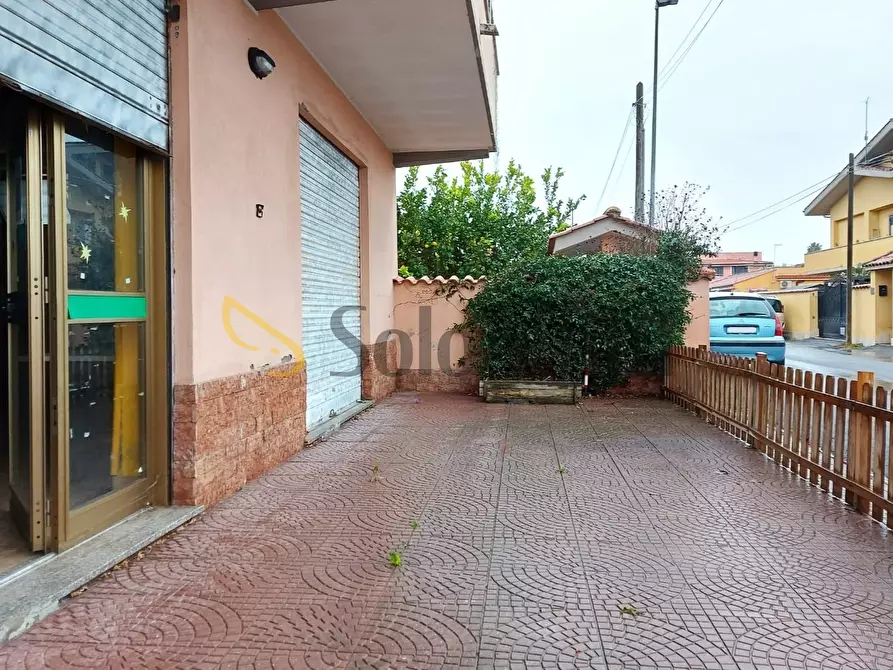 Immagine 4 di Locale commerciale in affitto  in Via Condino a Fiumicino