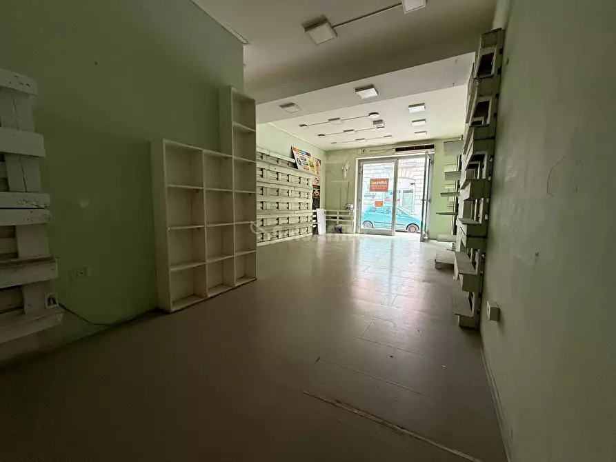 Immagine 3 di Locale commerciale in affitto  in Via Renato de Martino 4 a Caserta