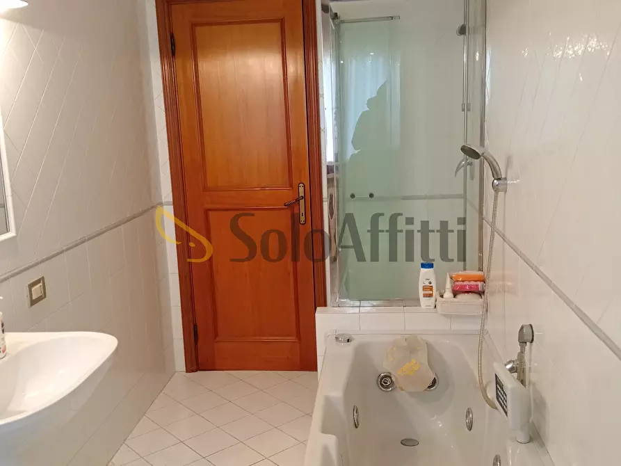 Immagine 12 di Trilocale in affitto  a Falconara Marittima