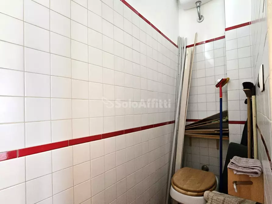 Immagine 8 di Locale commerciale in affitto  a Roma