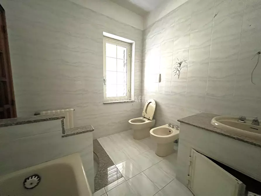 Immagine 10 di Pentalocale in affitto  a Catanzaro