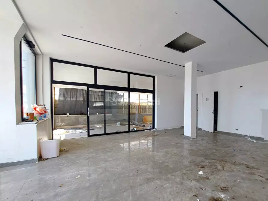 Immagine 9 di Locale commerciale in affitto  in Viale della Pesca a Fiumicino