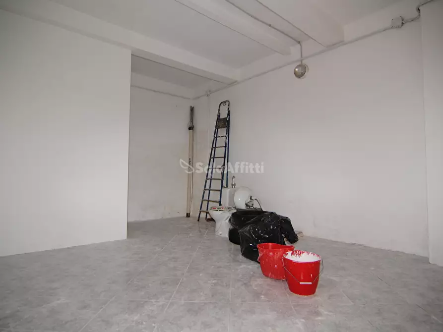 Immagine 4 di Locale commerciale in affitto  a Livorno