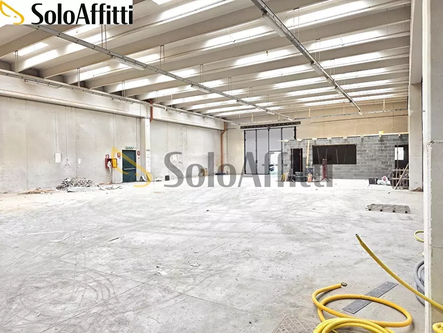 Immagine 1 di Capannone industriale in affitto  in Via delle Viole a Cogliate