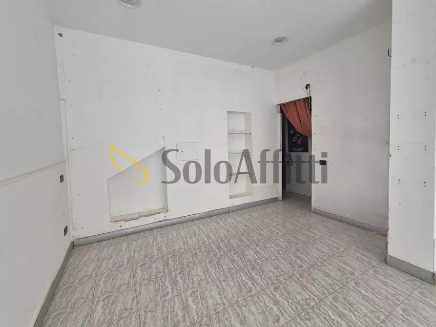 Immagine 4 di Locale commerciale in affitto  in Via Torrazzo 134 a Catanzaro