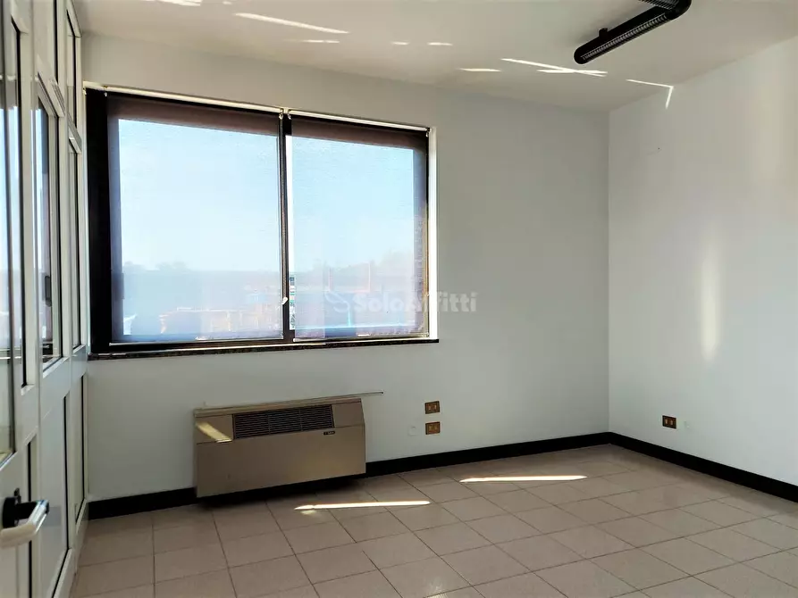 Immagine 13 di Ufficio in affitto  in Via Ivo Oliveti a Fiumicino