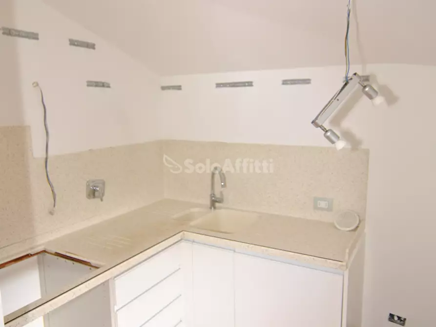 Immagine 5 di Appartamento in affitto  in Viale Italia 104 a Livorno