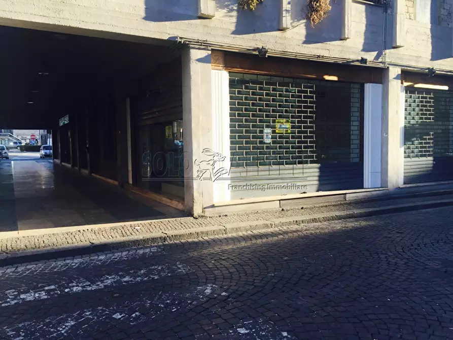 Immagine 1 di Locale commerciale in affitto  in Corso del Popolo a Terni
