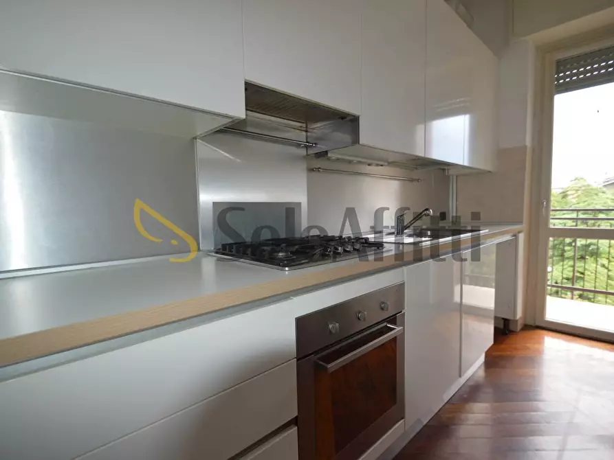 Immagine 8 di Trilocale in affitto  in Via Alfonso Capecelatro 75 a Milano