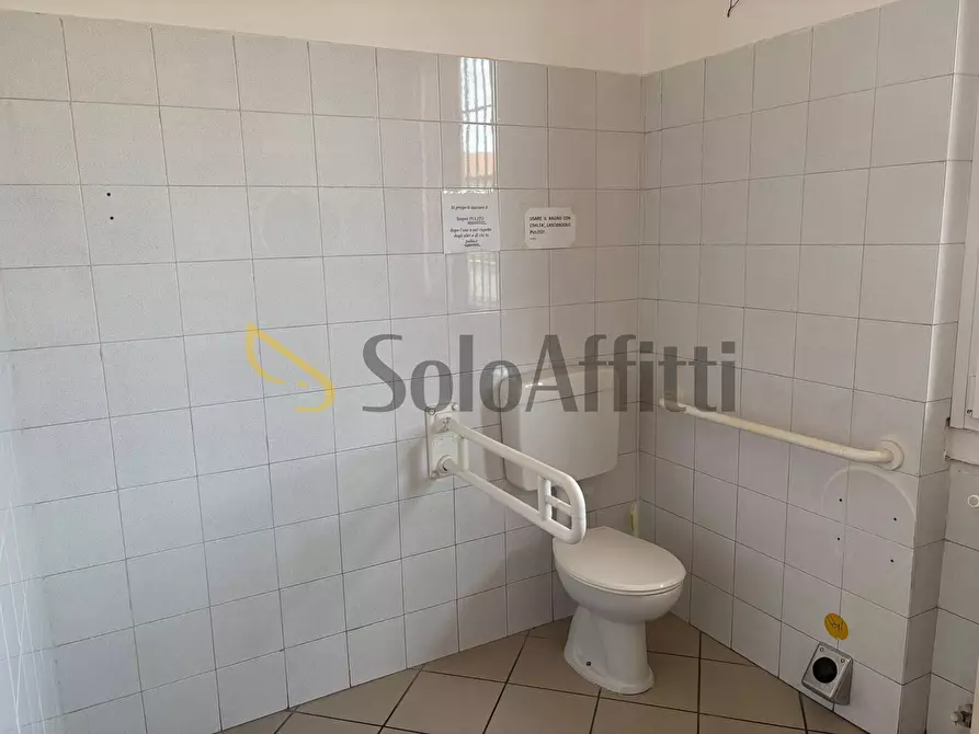 Immagine 8 di Locale commerciale in affitto  in Via Contardo Ferrini 42 a Samarate