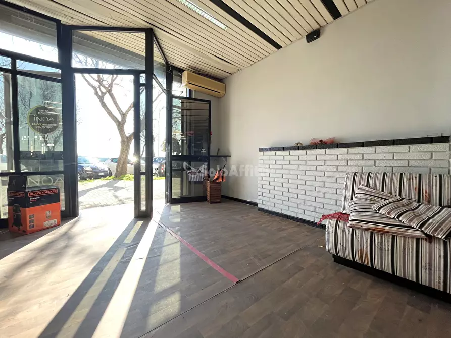 Immagine 10 di Locale commerciale in affitto  in Via Lungomare Stefano Pugliese 4747 a Catanzaro