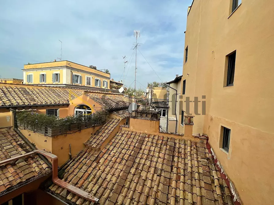 Immagine 3 di Quadrilocale in affitto  in via della Panetteria 45 a Roma