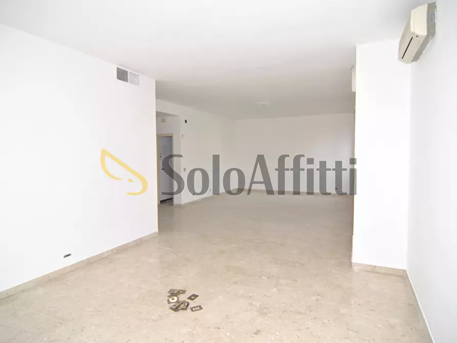 Immagine 5 di Appartamento in affitto  in Via Roma 70 a Livorno