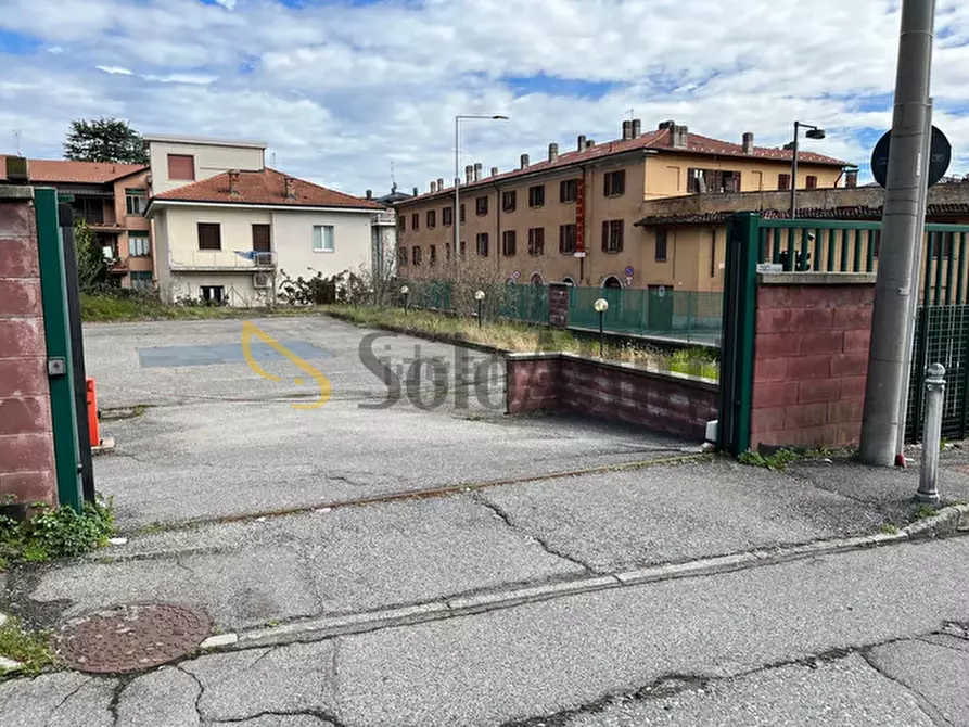 Immagine 3 di Garage in affitto  in Via Giustizia e Libertà 1 a Como