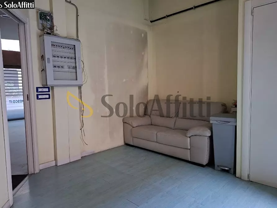 Immagine 18 di Locale commerciale in affitto  in Via Antonio Origo 28 a Lissone