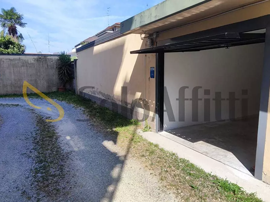 Immagine 10 di Garage in affitto  in Via Monte Grappa 185 a Cinisello Balsamo