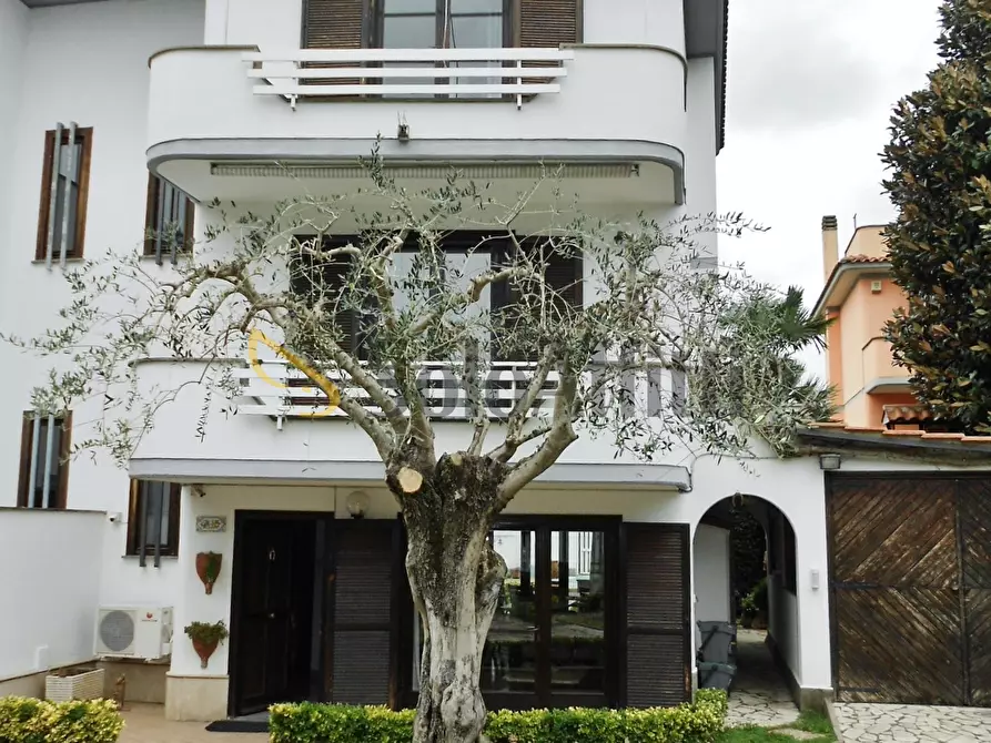 Immagine 3 di Villetta a schiera in affitto  in Via Fiorenzuola di Focara a Fiumicino