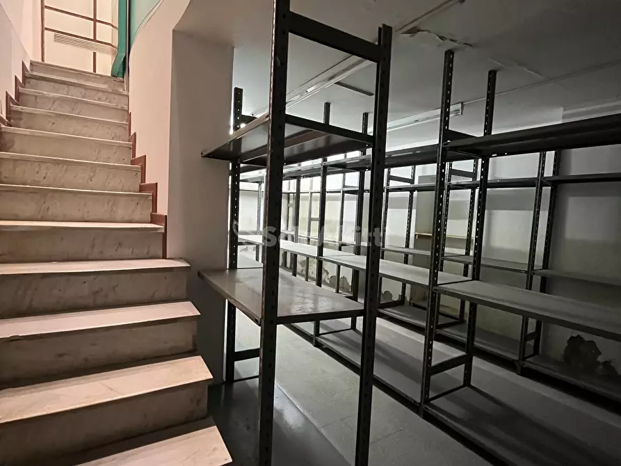 Immagine 17 di Locale commerciale in affitto  in Via Pretoria a Potenza