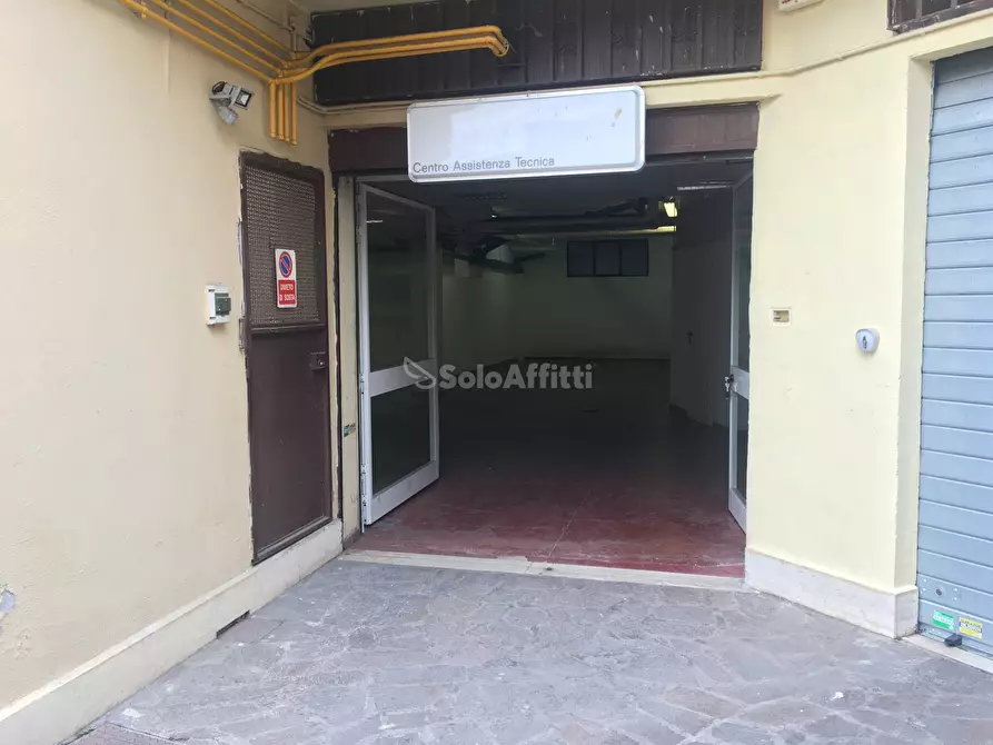 Immagine 4 di Magazzino in affitto  in via degli Estensi 191 a Roma