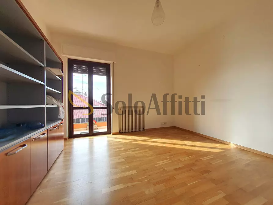 Immagine 7 di Ufficio in affitto  a Catanzaro