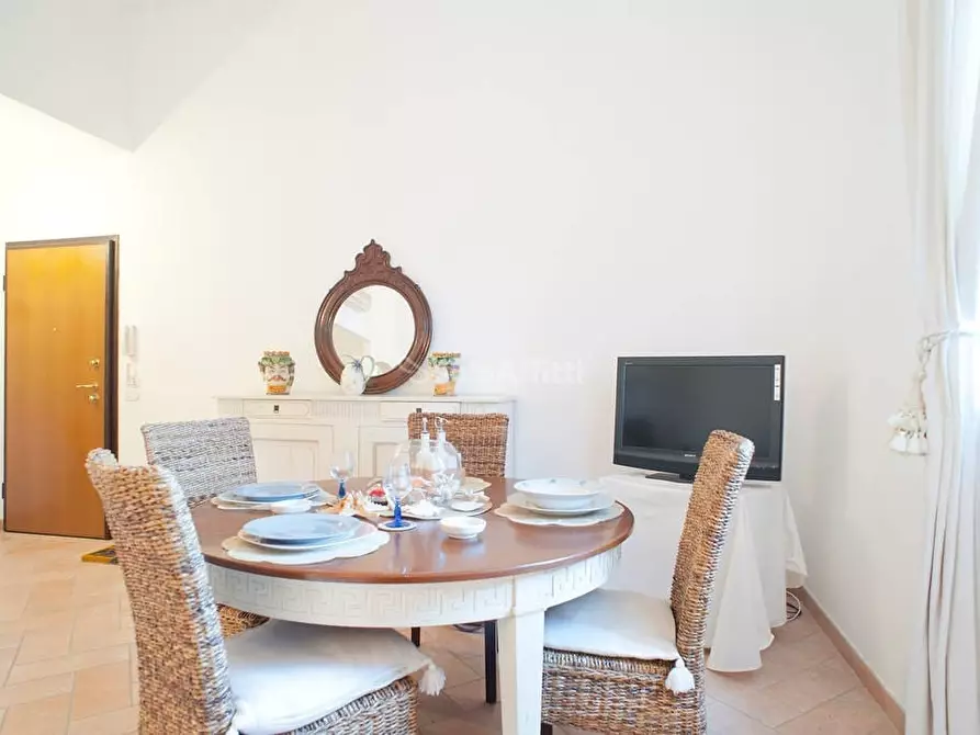 Immagine 5 di Villa in affitto  a Livorno