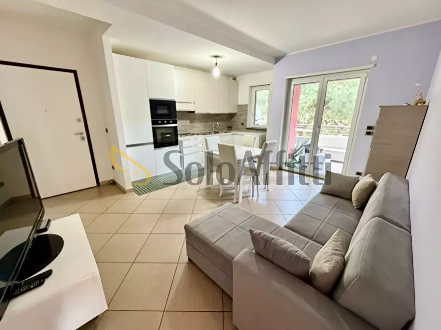 Immagine 1 di Trilocale in affitto  in Via Nazionale 518 a Roseto Degli Abruzzi