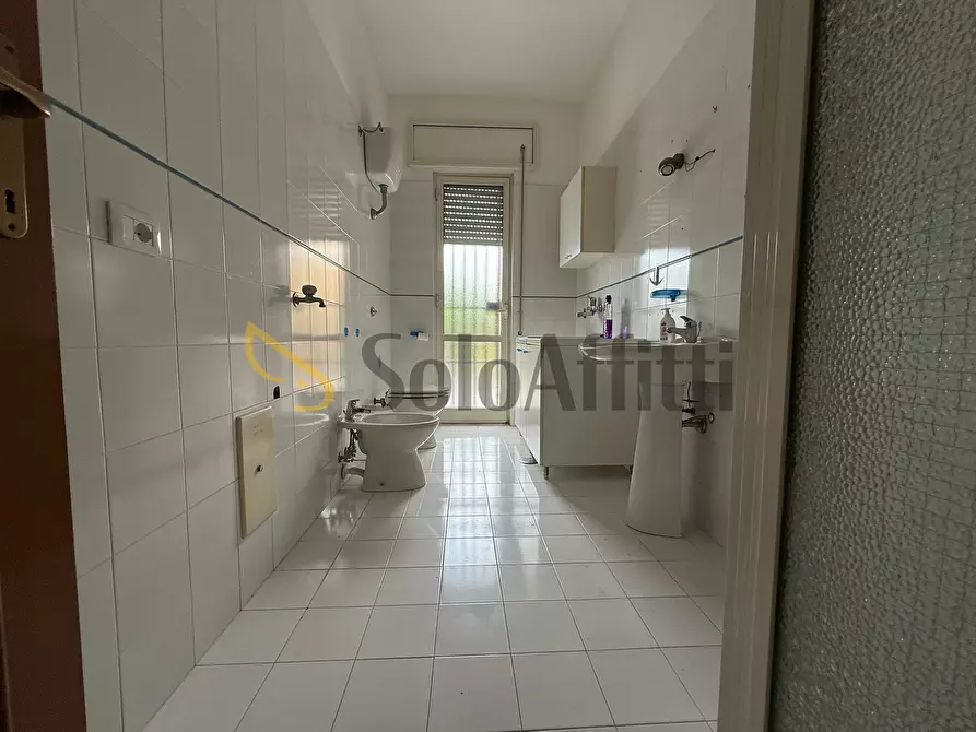 Immagine 18 di Pentalocale in affitto  in Via Assunta 46 a Caserta