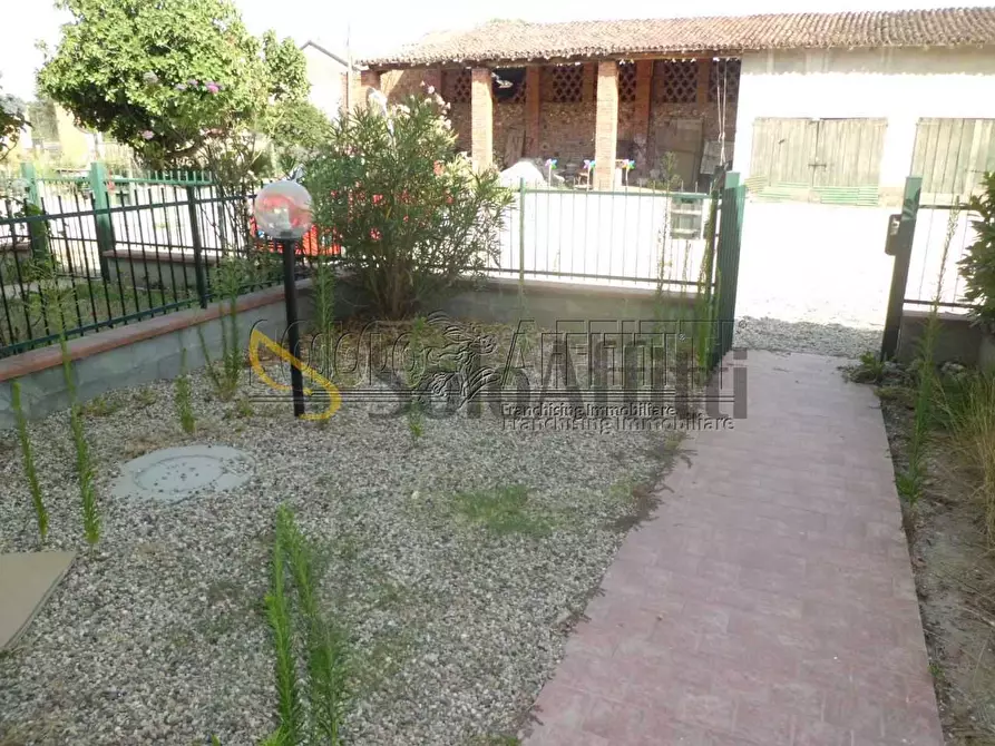 Immagine 17 di Trilocale in affitto  in Strada Provinciale 130 29 a Pavia