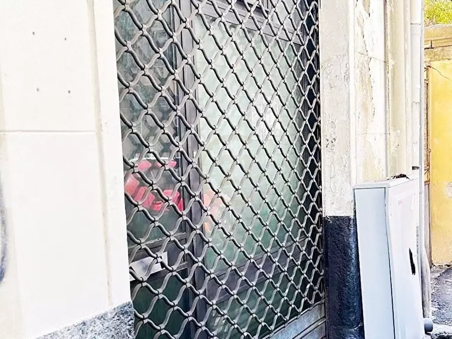 Immagine 2 di Locale commerciale in affitto  a Catania