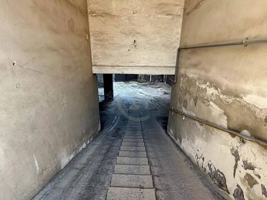 Immagine 10 di Garage in vendita  a Mascalucia