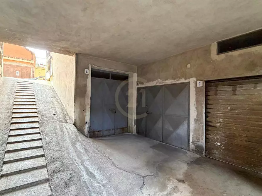 Immagine 9 di Garage in vendita  a Mascalucia