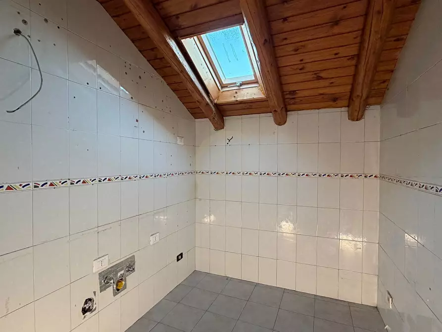 Immagine 5 di Mansarda in vendita  a Gravina Di Catania