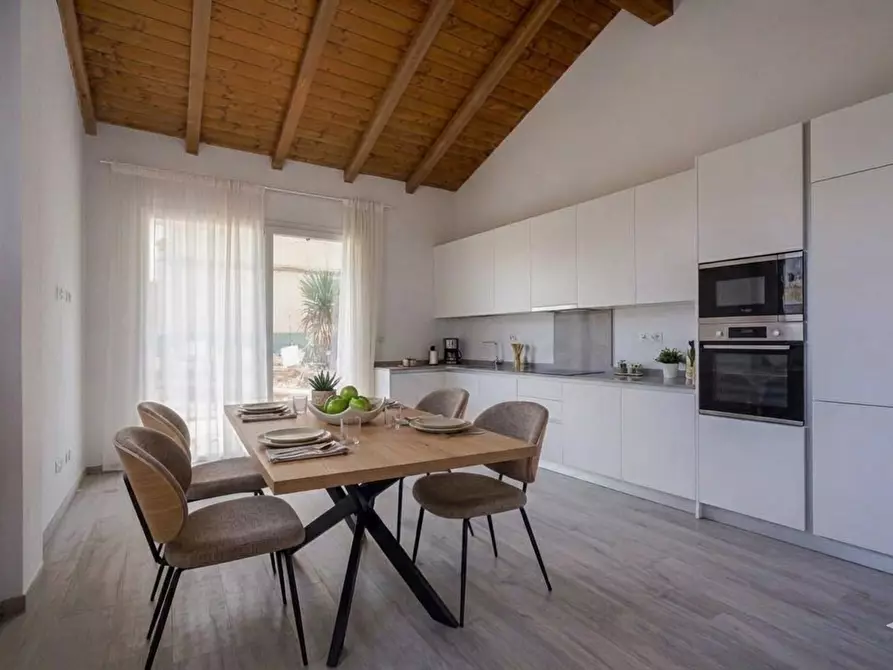 Immagine 1 di Casa indipendente in vendita  in Strada Langhirano 139 a Parma