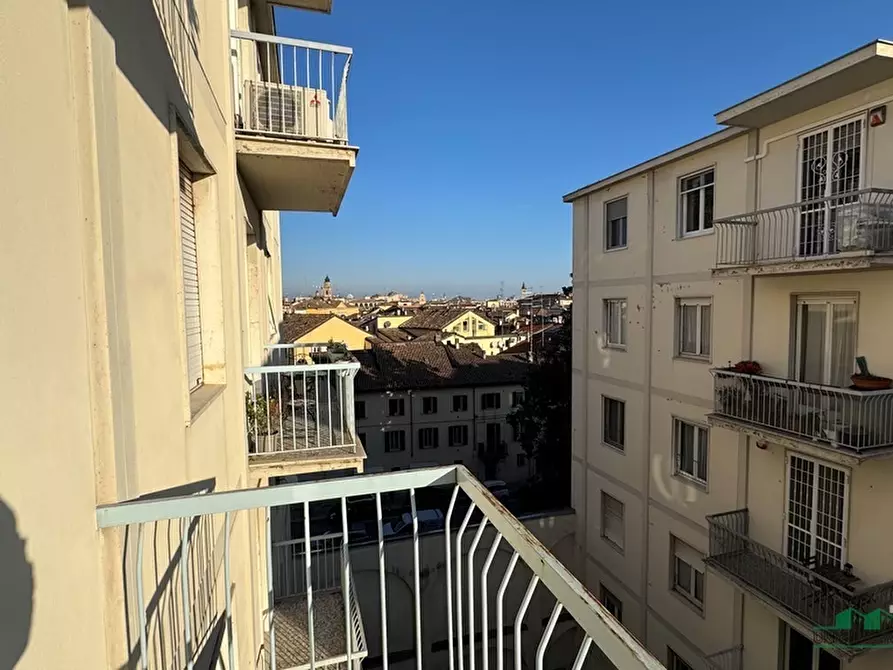 Immagine 3 di Trilocale in vendita  in Strada Luigi Carlo Farini 70 a Parma