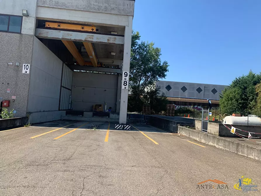 Immagine 9 di Attività artigianale in vendita  in Via Londra a Fontevivo