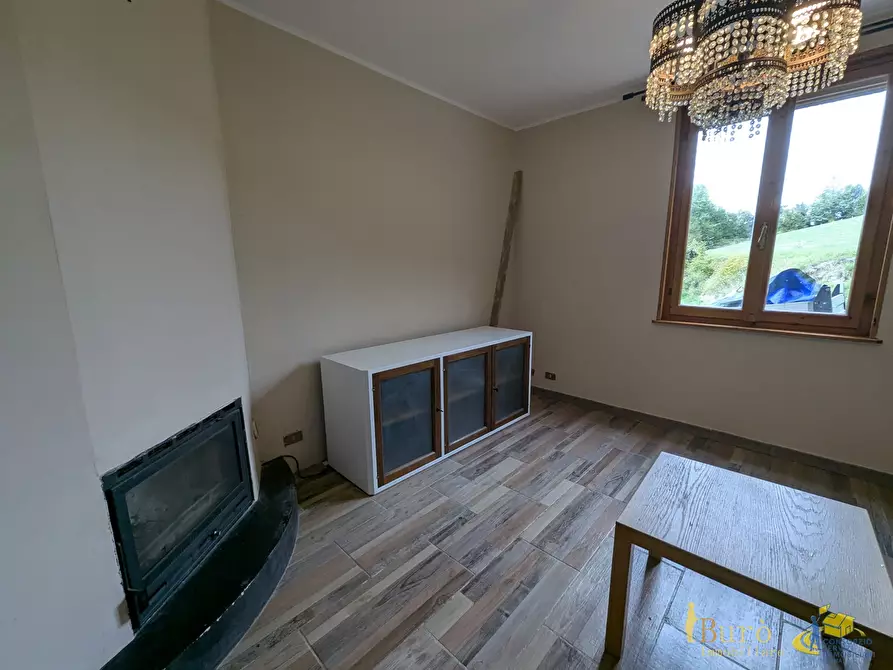 Immagine 2 di Casa bifamiliare in vendita  in Strada Canesio a Pellegrino Parmense