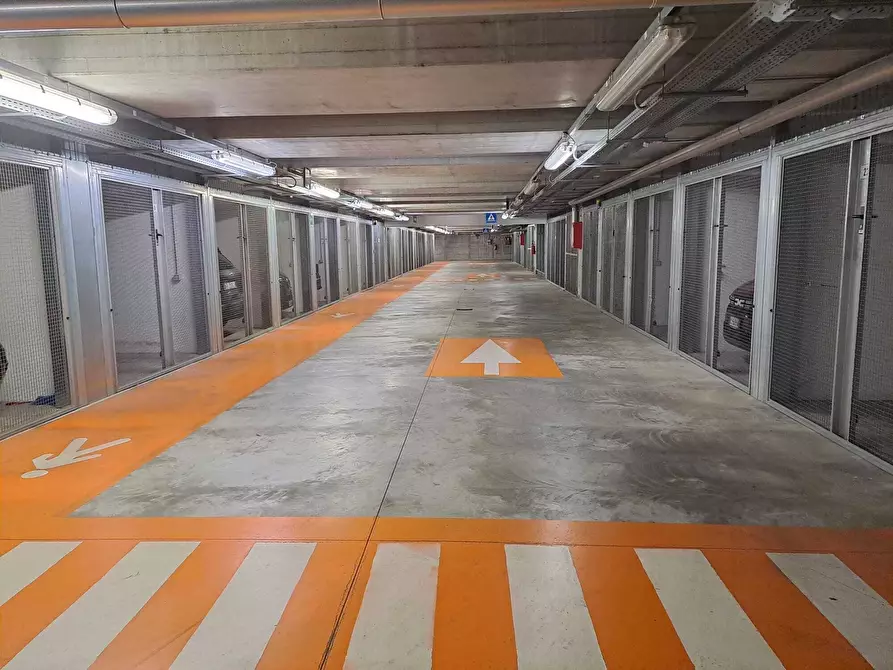 Immagine 9 di Garage in vendita  in Via John Fitzgerald Kennedy 71 a Parma