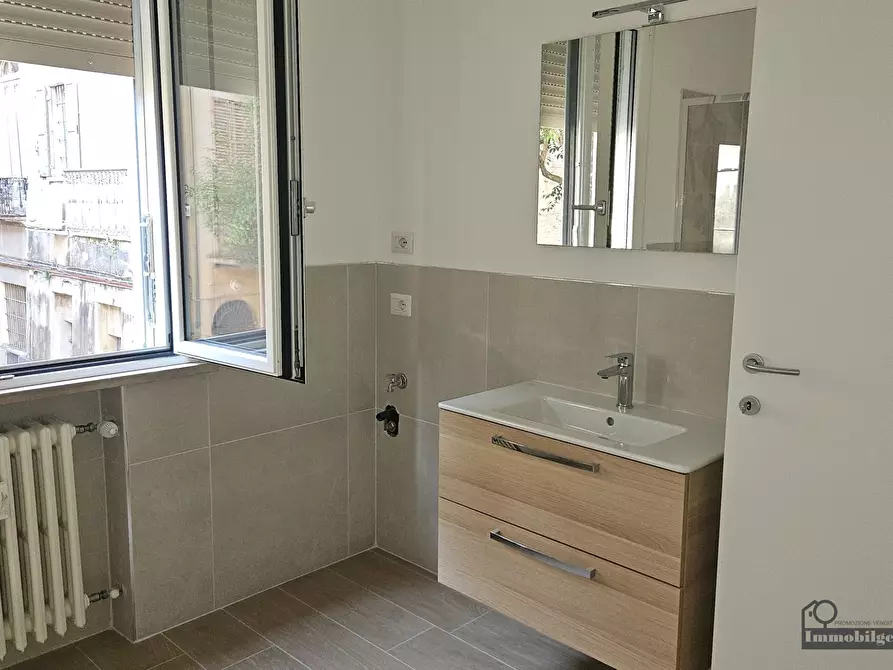 Immagine 26 di Quadrilocale in affitto  in Strada della Repubblica 58 a Parma