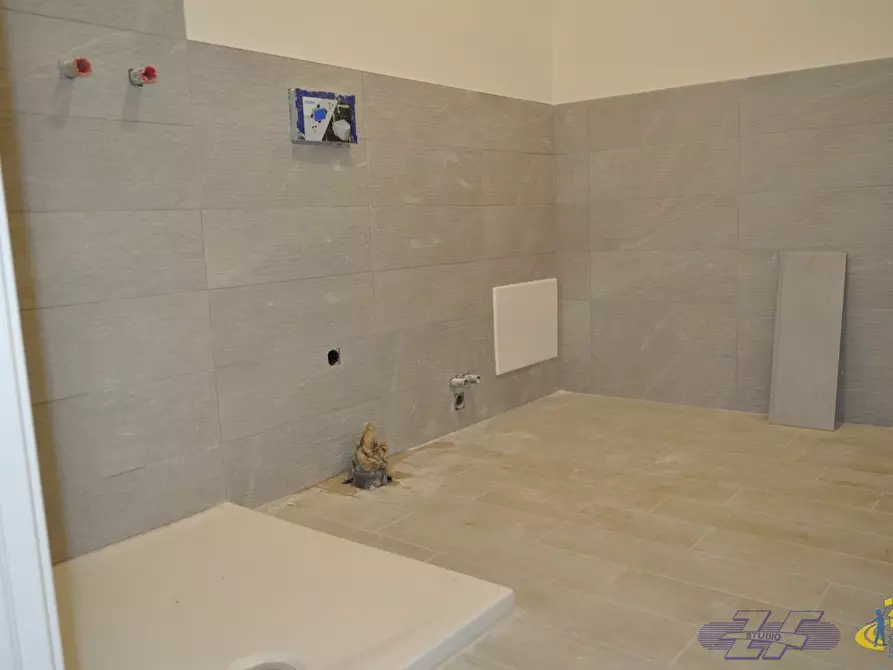 Immagine 13 di Trilocale in vendita  in VIA SOLARI a Parma