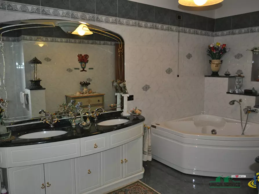 Immagine 34 di Porzione di casa in vendita  in Via Parigi a Collecchio