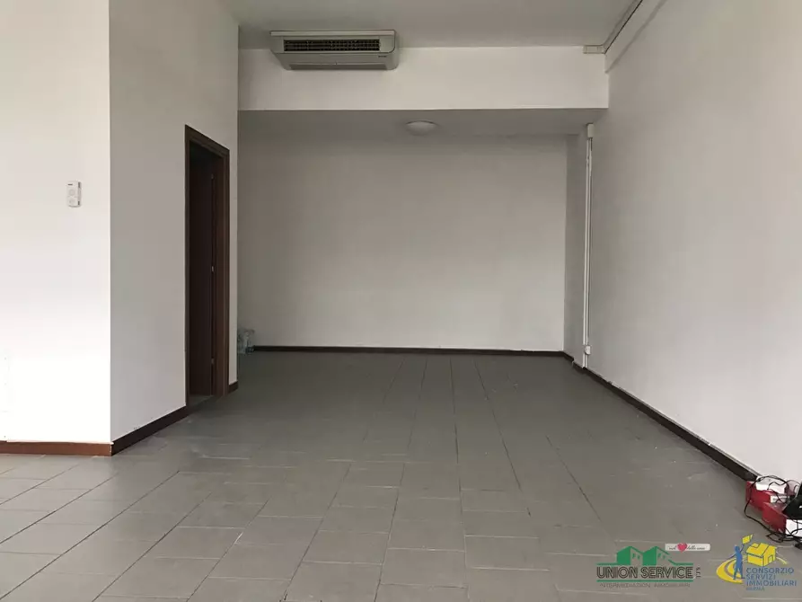 Immagine 4 di Locale commerciale in vendita  in via del giardinetto 6/d a Collecchio