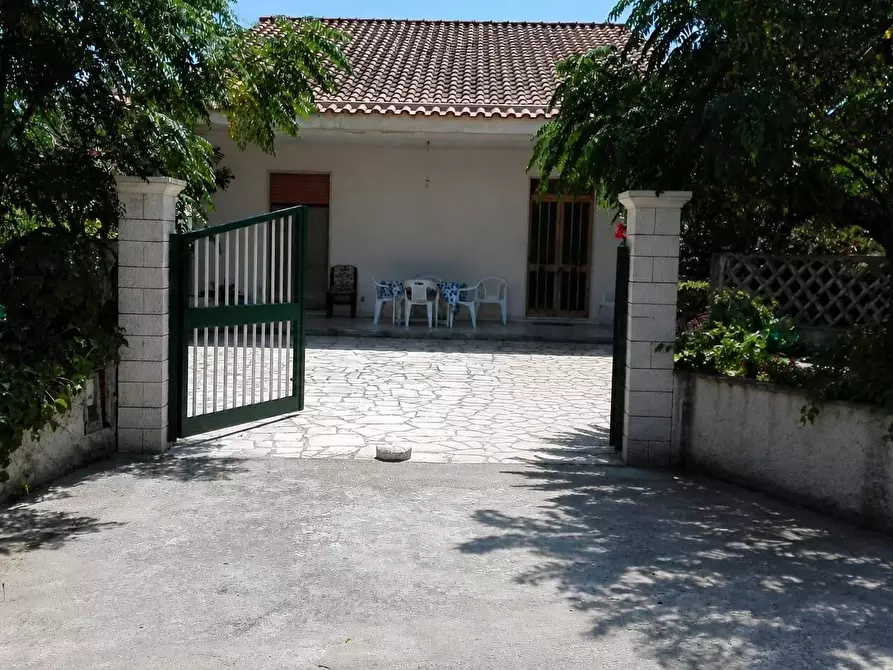Immagine 1 di Villa in vendita  in Via dell'Alloro 121 a Ispica