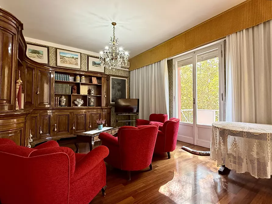 Immagine 2 di Pentalocale in vendita  in Via Del Borgo di San Pietro a Bologna